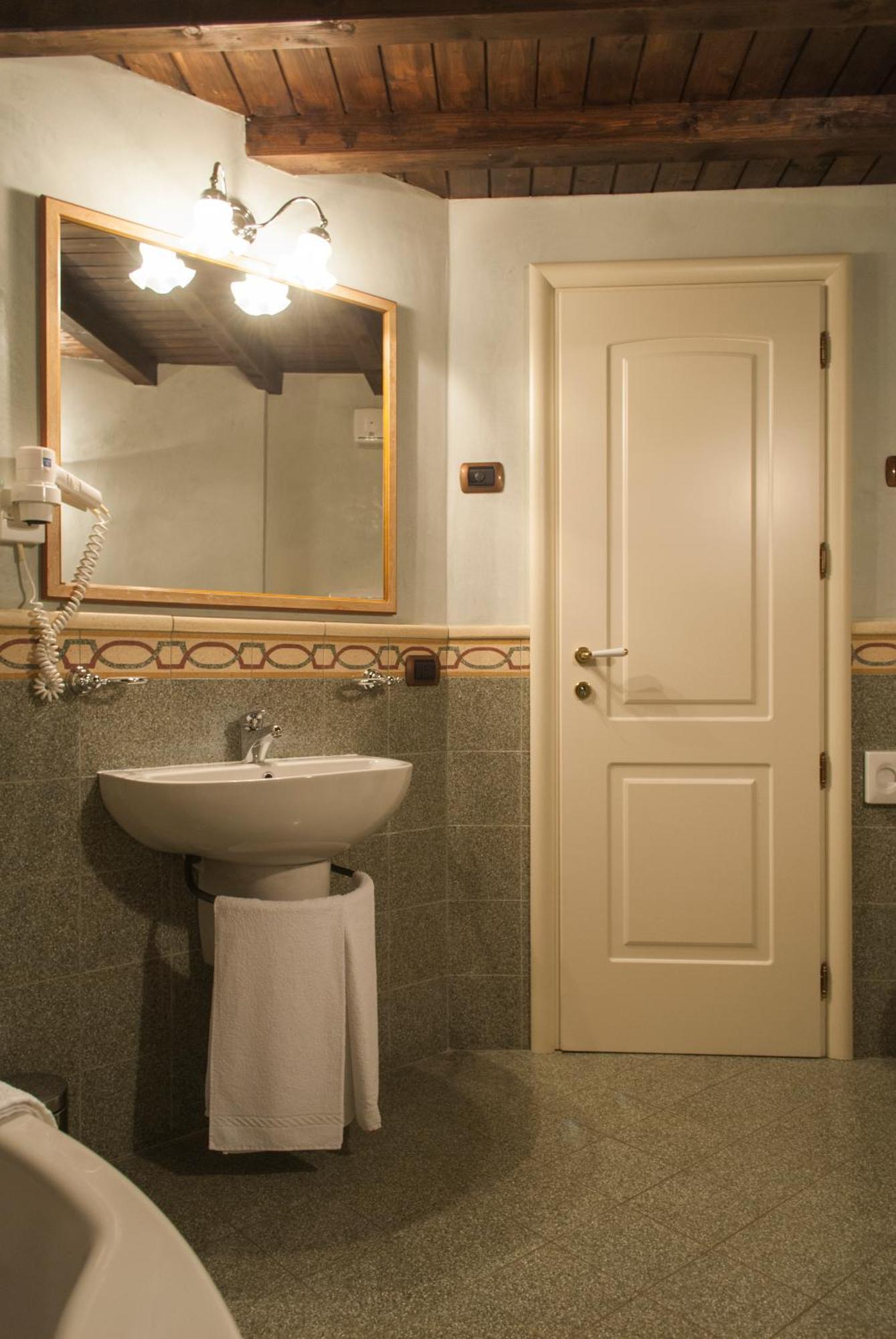 Al Borducan Boutique Hotel (Adults Only) Varese Exterior photo